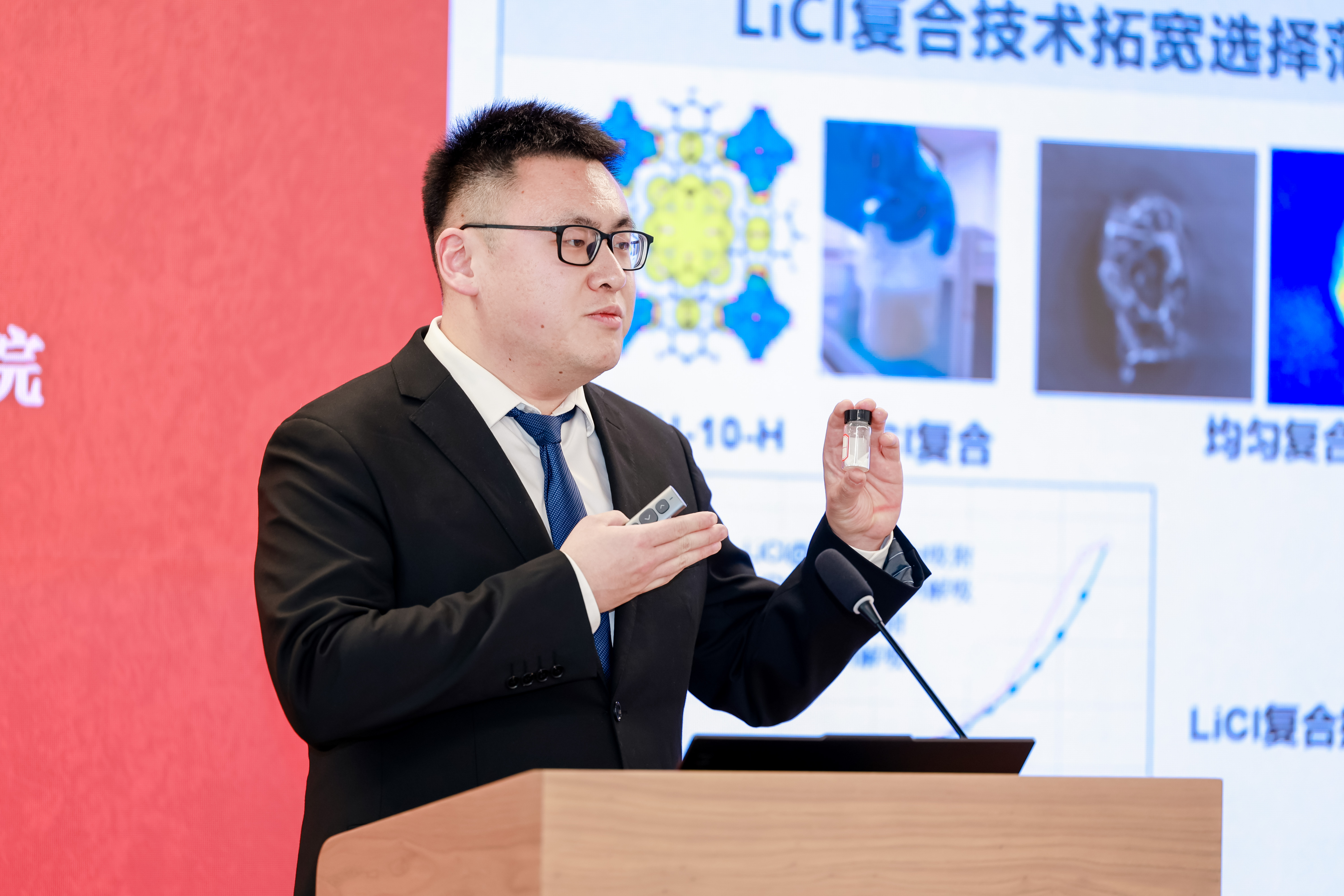 1766136778487383.jpg 图5 邵昭个人答辩照.jpg