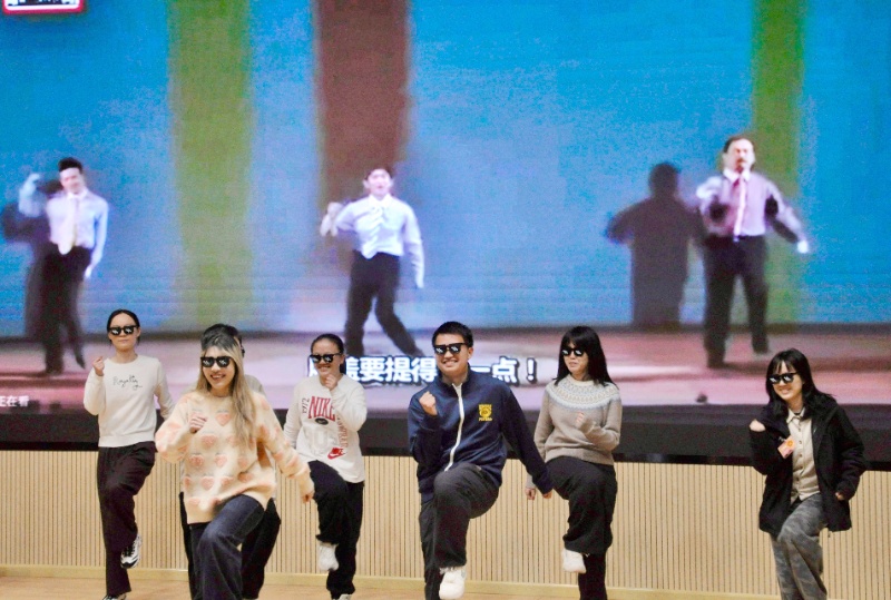 1773900531420508.jpg 图五:部门表演_resized.jpg